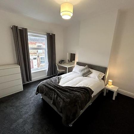 Bright Home From Home Stoke-on-Trent Exteriér fotografie