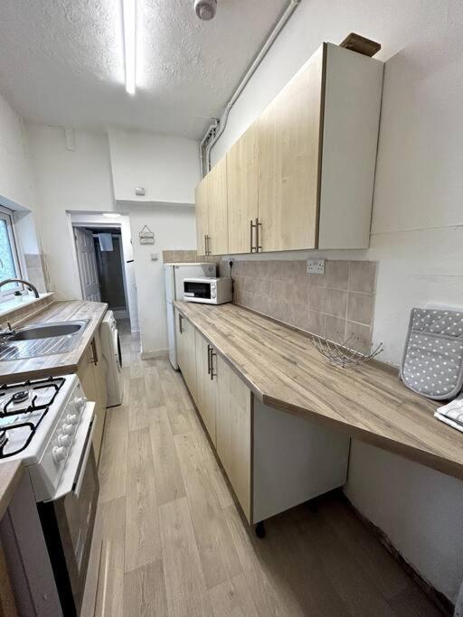 Bright Home From Home Stoke-on-Trent Exteriér fotografie