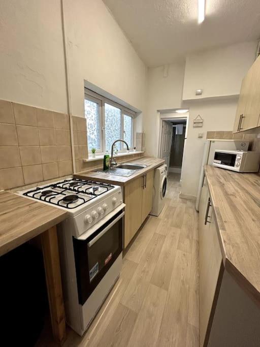 Bright Home From Home Stoke-on-Trent Exteriér fotografie